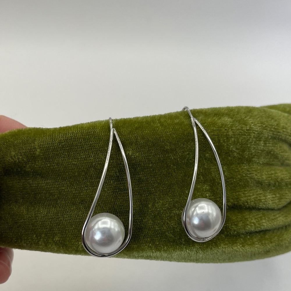 Elegant Silver Pearl Drop Earrings